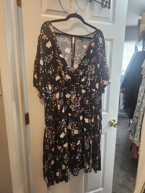 Torrid Floral Black V-Neck Women's Dress